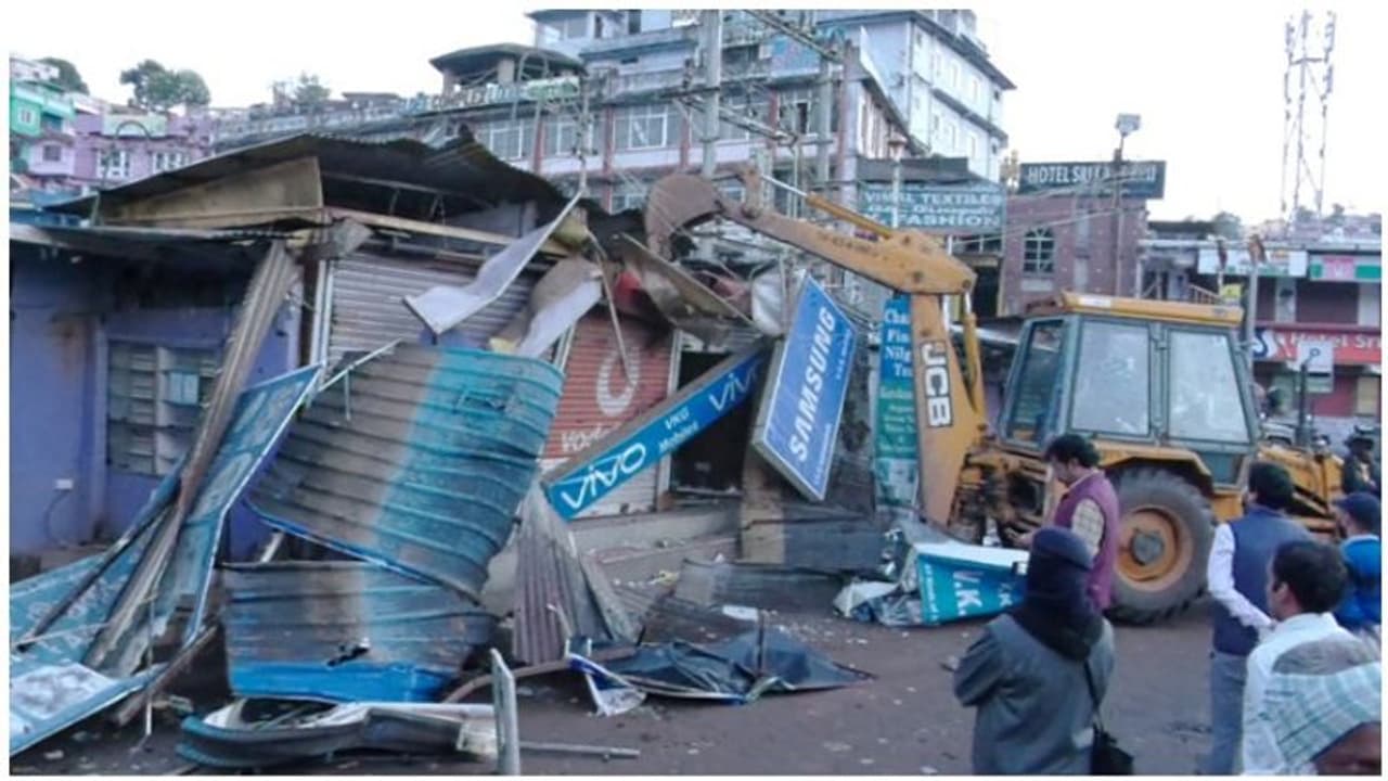 நீர்நிலைகளை ஆக்கிரமித்த கட்டிடங்கள் அதிரடி அகற்றம் நீர்நிலைகளை ஆக்கிரமித்த கட்டிடங்கள் அதிரடி அகற்றம்