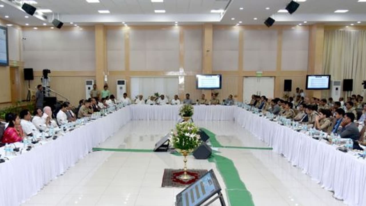 ఇంటర్ విద్యార్థులకు కూడ అమ్మ ఒడి పథకం: జగన్ ఇంటర్ విద్యార్థులకు కూడ అమ్మ ఒడి పథకం: జగన్