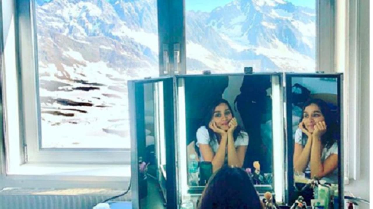 ছবির শ্যুটিং এ এবার ইউরোপ পৌঁচ্ছে গেলেন অভিনেত্রী শ্রদ্ধা কাপুর ছবির শ্যুটিং এ এবার ইউরোপ পৌঁচ্ছে গেলেন অভিনেত্রী শ্রদ্ধা কাপুর