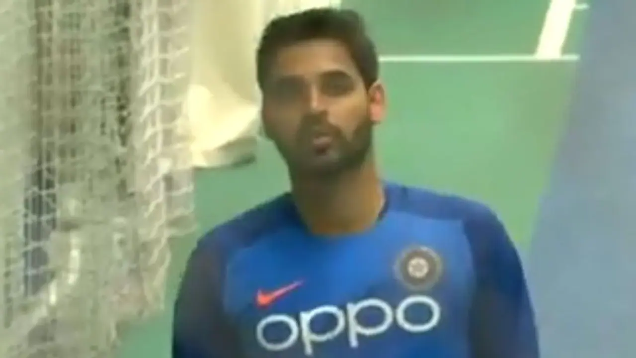 സ്പോര്ട്സ് ഹെര്ണിയ തിരിച്ചറിയുന്നതില് പിഴച്ചോ, എപ്പോള് തിരിച്ചെത്താനാകും; മറുപടിയുമായി ഭുവി സ്പോര്ട്സ് ഹെര്ണിയ തിരിച്ചറിയുന്നതില് പിഴച്ചോ, എപ്പോള് തിരിച്ചെത്താനാകും; മറുപടിയുമായി ഭുവി