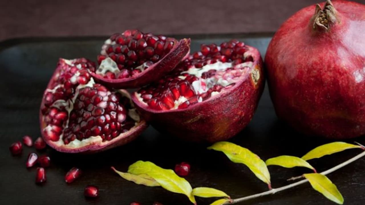 മാതളനാരങ്ങയുടെ ആര്ക്കും അറിഞ്ഞൂടാത്ത അത്ഭുതഗുണങ്ങൾ... മാതളനാരങ്ങയുടെ ആര്ക്കും അറിഞ്ഞൂടാത്ത അത്ഭുതഗുണങ്ങൾ...