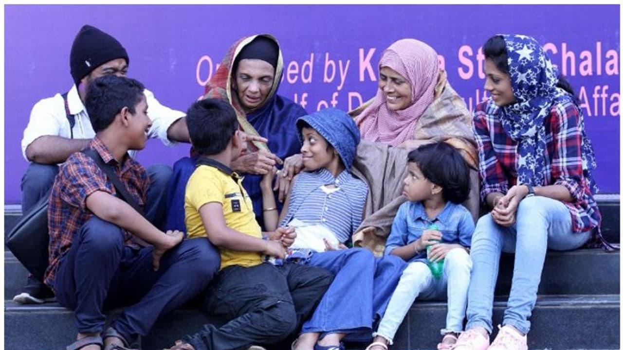 ചെറുചിത്രങ്ങളുടെ വലിയ വേദിയ്ക്ക് തിരശ്ശീല വീഴുന്നു; പട്വർദ്ധന്റെ 'റീസൺ' പ്രദർശിപ്പിച്ചു ചെറുചിത്രങ്ങളുടെ വലിയ വേദിയ്ക്ക് തിരശ്ശീല വീഴുന്നു; പട്വർദ്ധന്റെ 'റീസൺ' പ്രദർശിപ്പിച്ചു