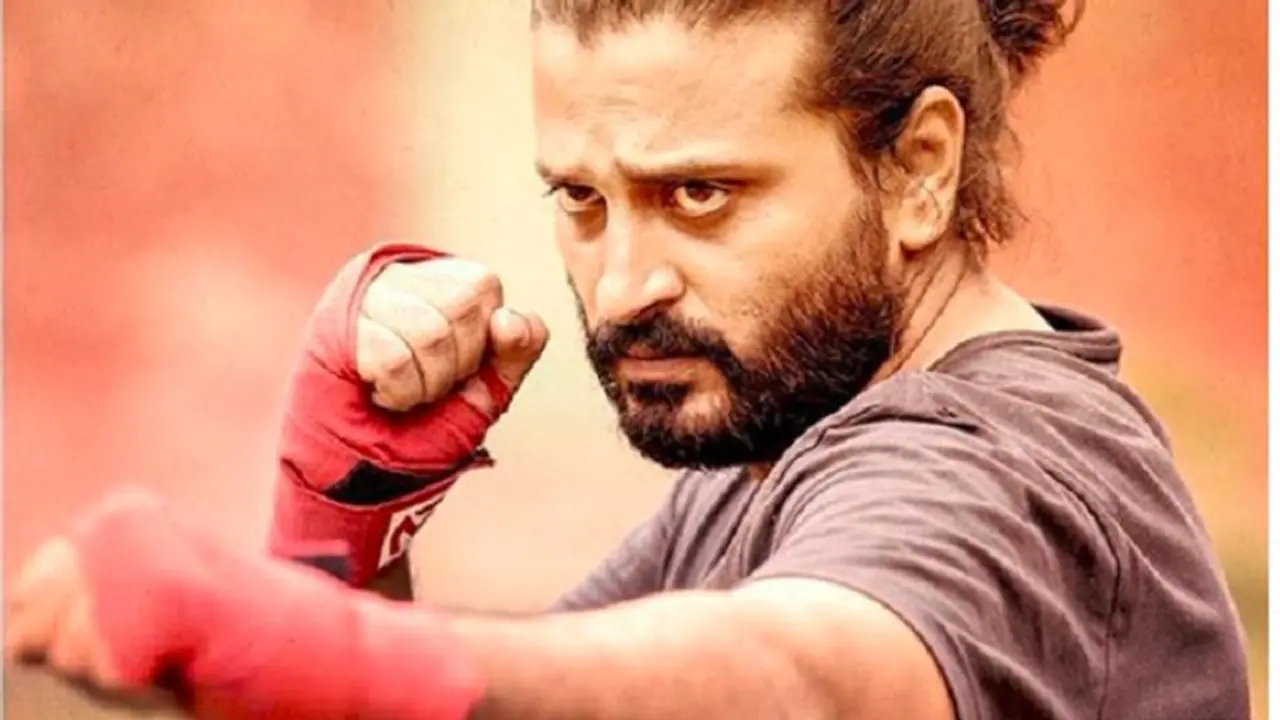 অভিনেতার হাত ধরে প্রকাশ্যে এলো 'গোত্র' র প্রথম লুক, অগাস্ট মাসেই ছবির মুক্তি