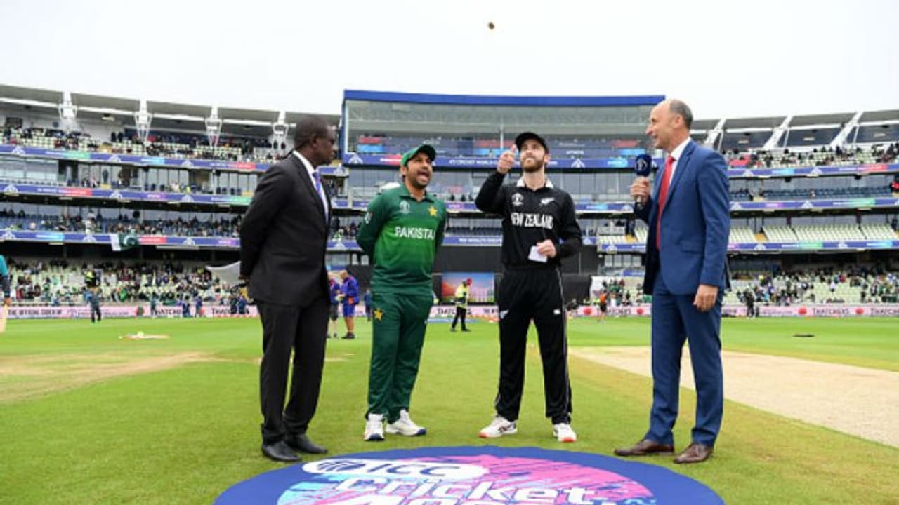 টসে জিতল নিউজিল্যান্ড, মরণ বাঁচন ম্য়াচে আগে বল করছে পাকিস্তান টসে জিতল নিউজিল্যান্ড, মরণ বাঁচন ম্য়াচে আগে বল করছে পাকিস্তান