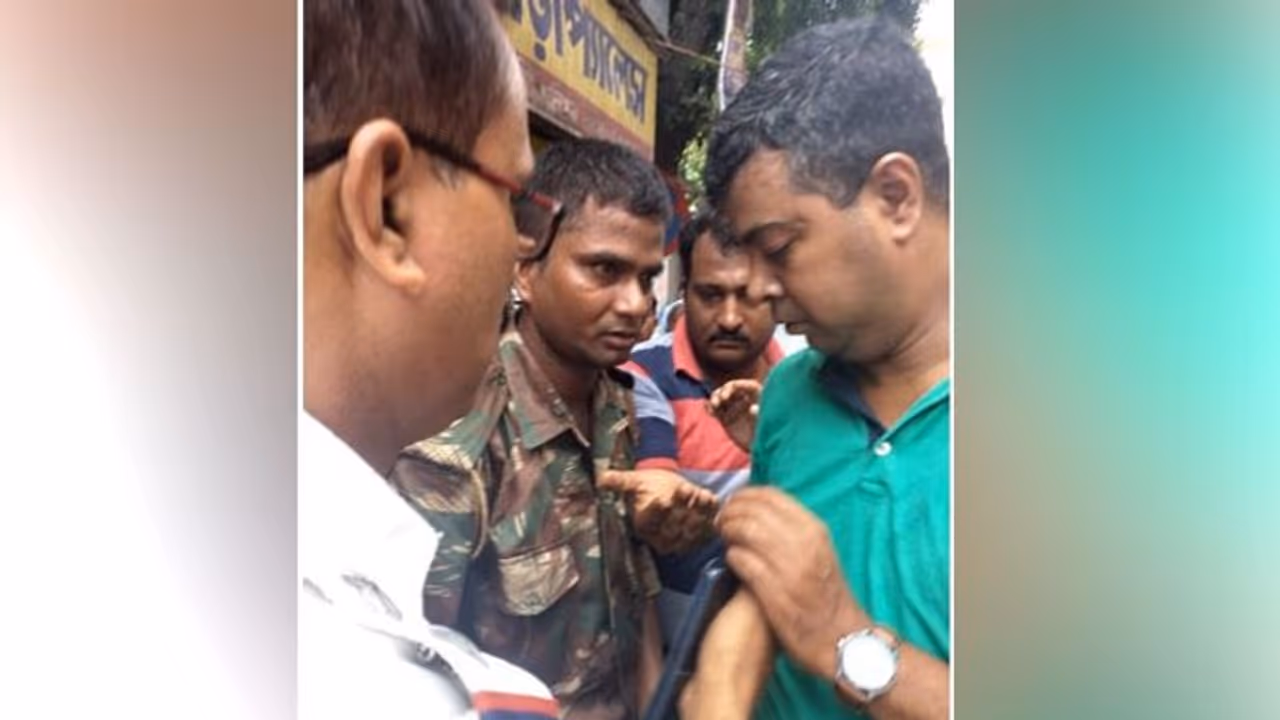 সেনা পোশাকে পাঁচ ব্যবসায়ীকে অপহরণ কলকাতায়, ২০০ কোটি মুক্তিপণ দাবি সেনা পোশাকে পাঁচ ব্যবসায়ীকে অপহরণ কলকাতায়, ২০০ কোটি মুক্তিপণ দাবি