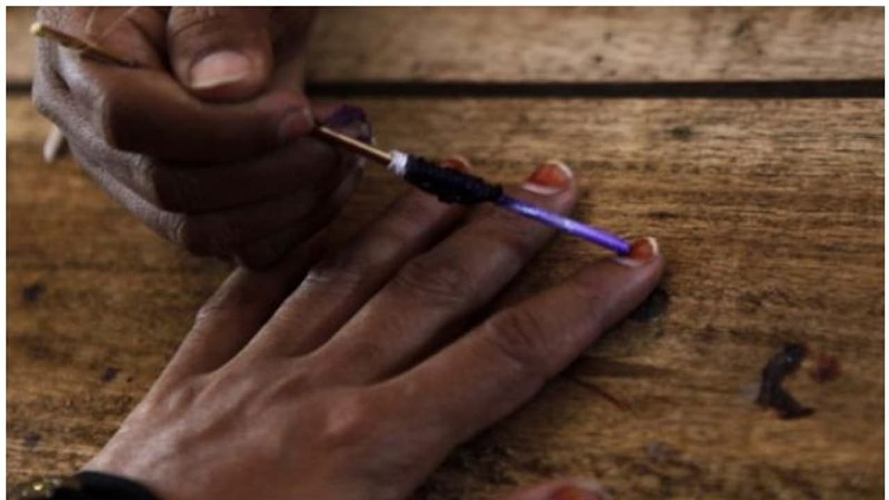 തമിഴ്നാട്ടിലെ വെല്ലൂര് ലോക്സഭാ മണ്ഡലത്തില് അടുത്ത മാസം അഞ്ചിന് തെരഞ്ഞെടുപ്പ് തമിഴ്നാട്ടിലെ വെല്ലൂര് ലോക്സഭാ മണ്ഡലത്തില് അടുത്ത മാസം അഞ്ചിന് തെരഞ്ഞെടുപ്പ്