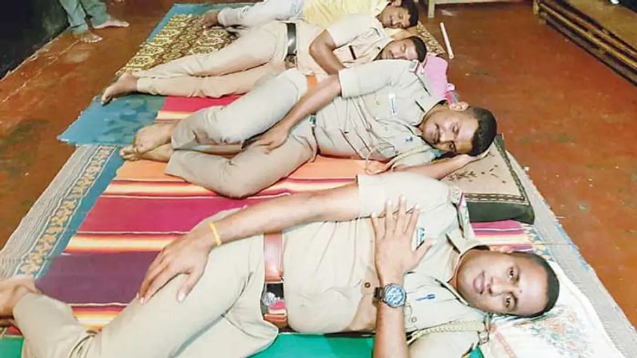 ಸಿಎಂ ಆಯ್ತು, ಇದೀಗ ಪಿಎಸೈ ಗ್ರಾಮ ವಾಸ್ತವ್ಯ! ಸಿಎಂ ಆಯ್ತು, ಇದೀಗ ಪಿಎಸೈ ಗ್ರಾಮ ವಾಸ್ತವ್ಯ!