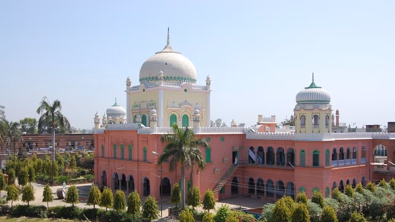 जानें क्यों विरोध के बजाय नुसरत के पक्ष में खड़े हो रहे हैं उलेमा