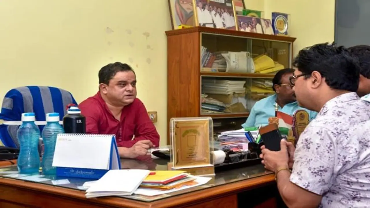 সিপিএম কে অশালীন ভাষায় আক্রমণ, ব্রাত্য বসুর মন্তব্যে ছিছিক্কার সর্বত্র সিপিএম কে অশালীন ভাষায় আক্রমণ, ব্রাত্য বসুর মন্তব্যে ছিছিক্কার সর্বত্র