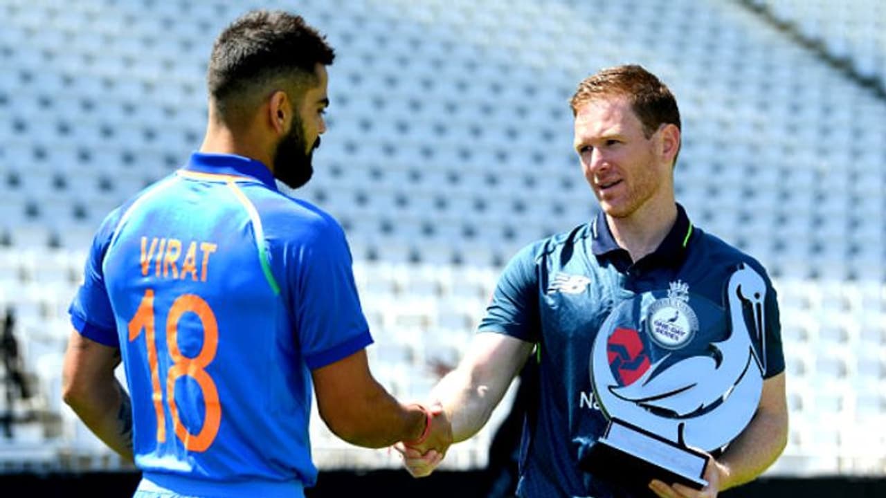 মুখোমুখি হওয়ার আগেই পিছনে পড়ল ইংল্যান্ড! দুর্বার গতিতে এগোচ্ছে বিরাট বাহিনী মুখোমুখি হওয়ার আগেই পিছনে পড়ল ইংল্যান্ড! দুর্বার গতিতে এগোচ্ছে বিরাট বাহিনী