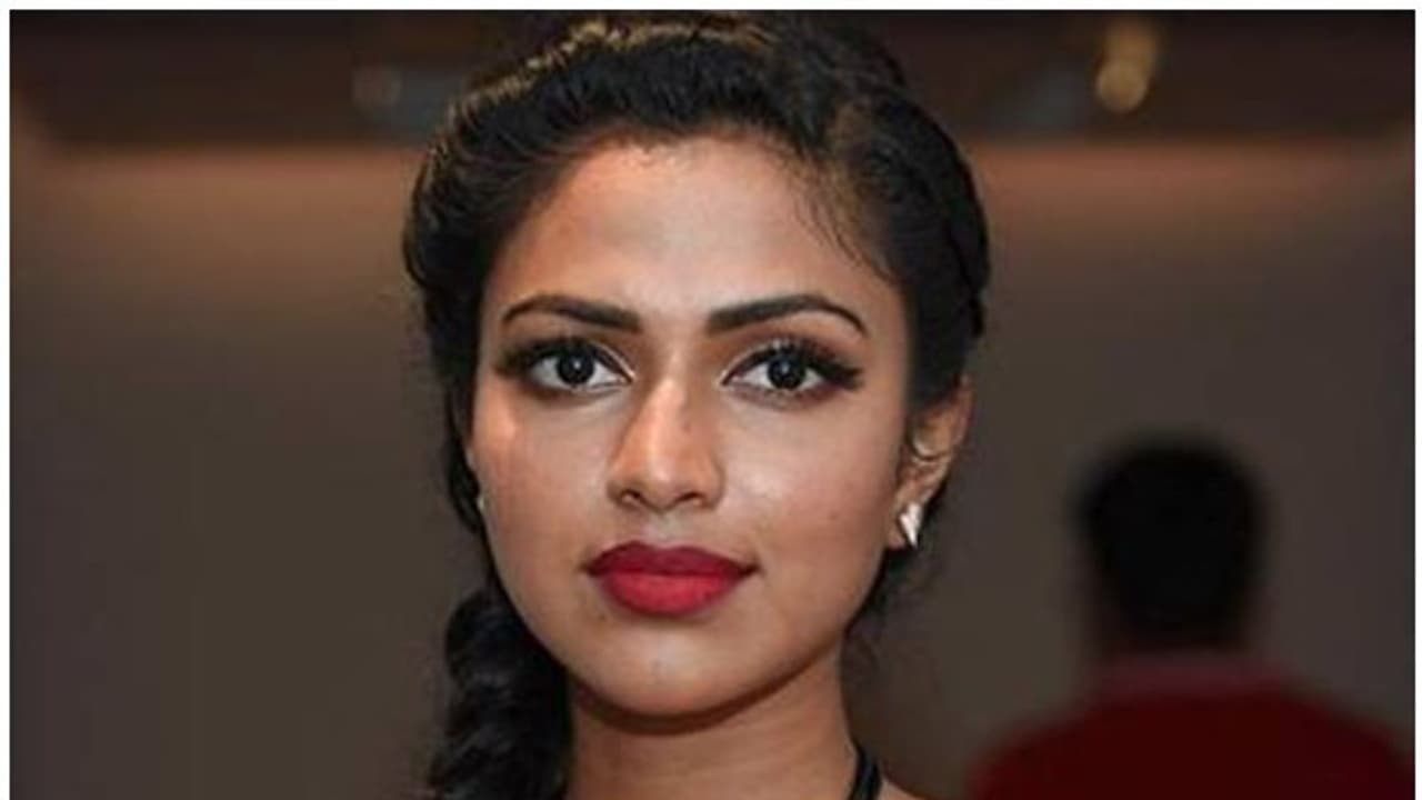 ആടൈയുടെ ടീസറിനു ശേഷമാണ് ഇതൊക്കെ സംഭവിക്കുന്നത്; സിനിമയില്‍ നിന്ന് പുറത്താക്കിയതില്‍ രൂക്ഷമായി പ്രതികരിച്ച് അമലാ പോള്‍