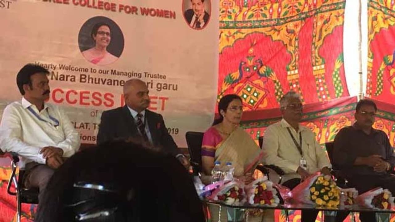 గెలుపోటములు సహజం.. కార్యక్షేత్రంలోకి దిగాలి: నారా భువనేశ్వరి గెలుపోటములు సహజం.. కార్యక్షేత్రంలోకి దిగాలి: నారా భువనేశ్వరి