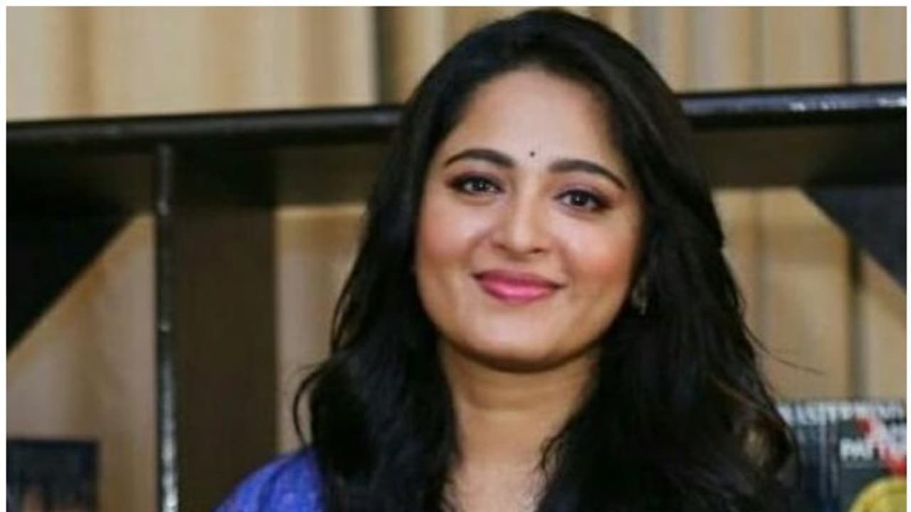 അനുഷ്ക ഷെട്ടിക്ക് ഷൂട്ടിംഗിനിടയില് പരുക്കേറ്റു അനുഷ്ക ഷെട്ടിക്ക് ഷൂട്ടിംഗിനിടയില് പരുക്കേറ്റു