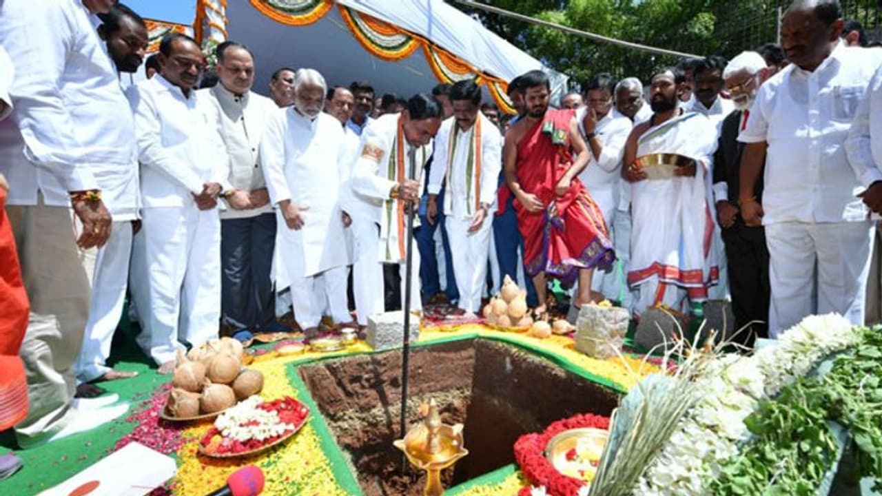 ఎర్రమంజిల్ కూల్చివేతపై కేంద్రం ఆగ్రహం: కేసీఆర్ సర్కార్ కు అక్షింతలు ఎర్రమంజిల్ కూల్చివేతపై కేంద్రం ఆగ్రహం: కేసీఆర్ సర్కార్ కు అక్షింతలు