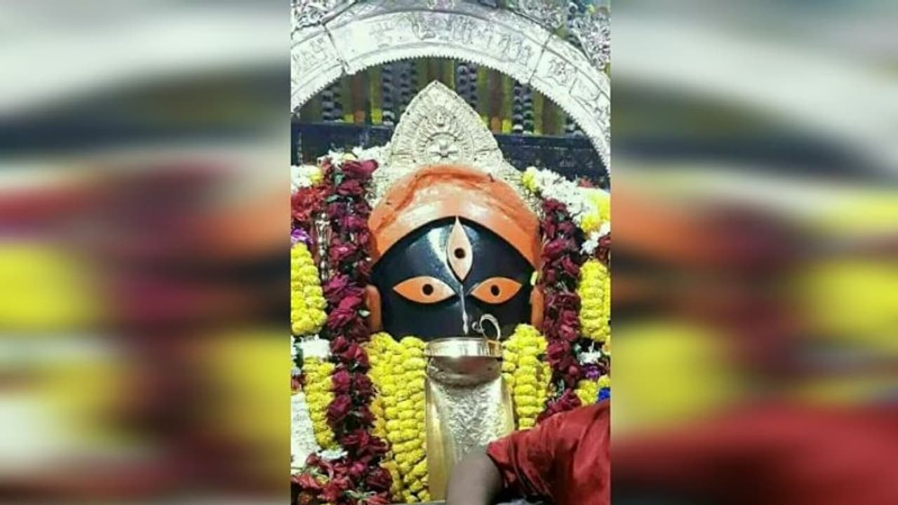 এবার কালীঘাটে স্কাইওয়াক, দক্ষিণেশ্বরের ধাঁচেই ঢেলে সাজবে মন্দির এবার কালীঘাটে স্কাইওয়াক, দক্ষিণেশ্বরের ধাঁচেই ঢেলে সাজবে মন্দির