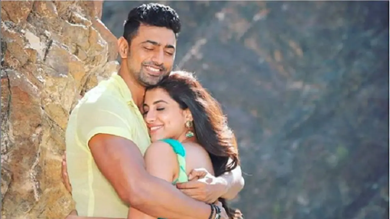 দেব ও রুক্মিনীর নাম নিয়ে প্রতারনার ফাঁদ, টলিউডে অভিনয়ের ভুঁয়ো নোটিসে সতর্কতা