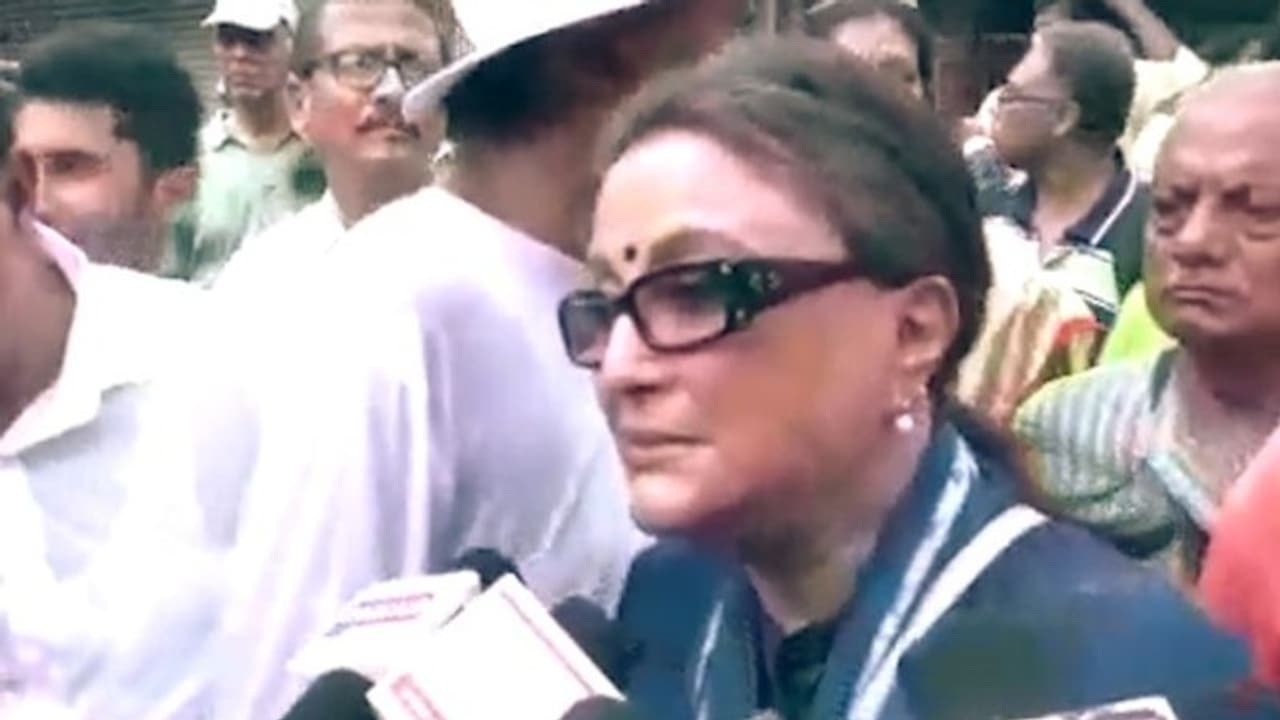 ভাটপাড়ায় পৌঁছলেন বুদ্ধিজীবীদের দল, রাজ্যপাল মুখ্যমন্ত্রীর সঙ্গে কথা বলতে চান অপর্ণা সেনরা ভাটপাড়ায় পৌঁছলেন বুদ্ধিজীবীদের দল, রাজ্যপাল মুখ্যমন্ত্রীর সঙ্গে কথা বলতে চান অপর্ণা সেনরা