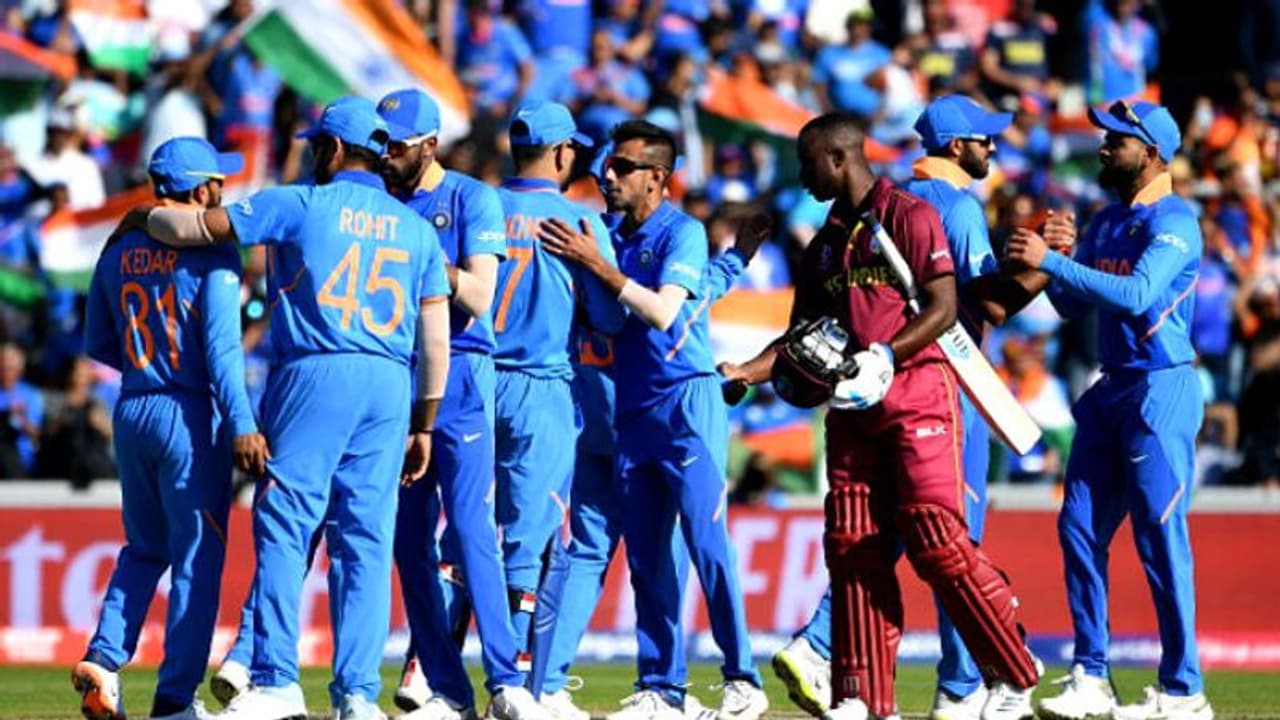 বিরামহীন নিখুঁত বোলিং, দাঁড়াতেই পারল না ওয়েস্টইন্ডিজ! সেমির দরজায় কড়া নাড়ছে ভারত বিরামহীন নিখুঁত বোলিং, দাঁড়াতেই পারল না ওয়েস্টইন্ডিজ! সেমির দরজায় কড়া নাড়ছে ভারত