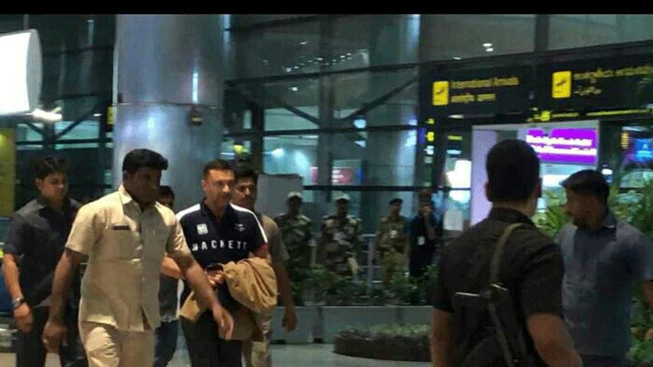 కోలుకున్న ఎమ్మెల్యే అక్బరుద్దీన్ కోలుకున్న ఎమ్మెల్యే అక్బరుద్దీన్