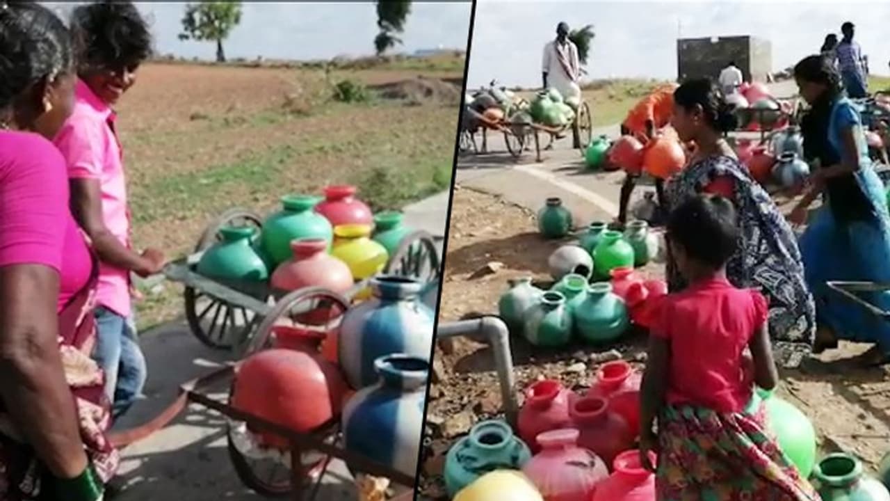 জল বাঁচাতে অদ্ভুত উপায় ব্যক্তির, গামলায় বসে করলেন স্নান, সেই জল ঢাললেন কমোডে জল বাঁচাতে অদ্ভুত উপায় ব্যক্তির, গামলায় বসে করলেন স্নান, সেই জল ঢাললেন কমোডে