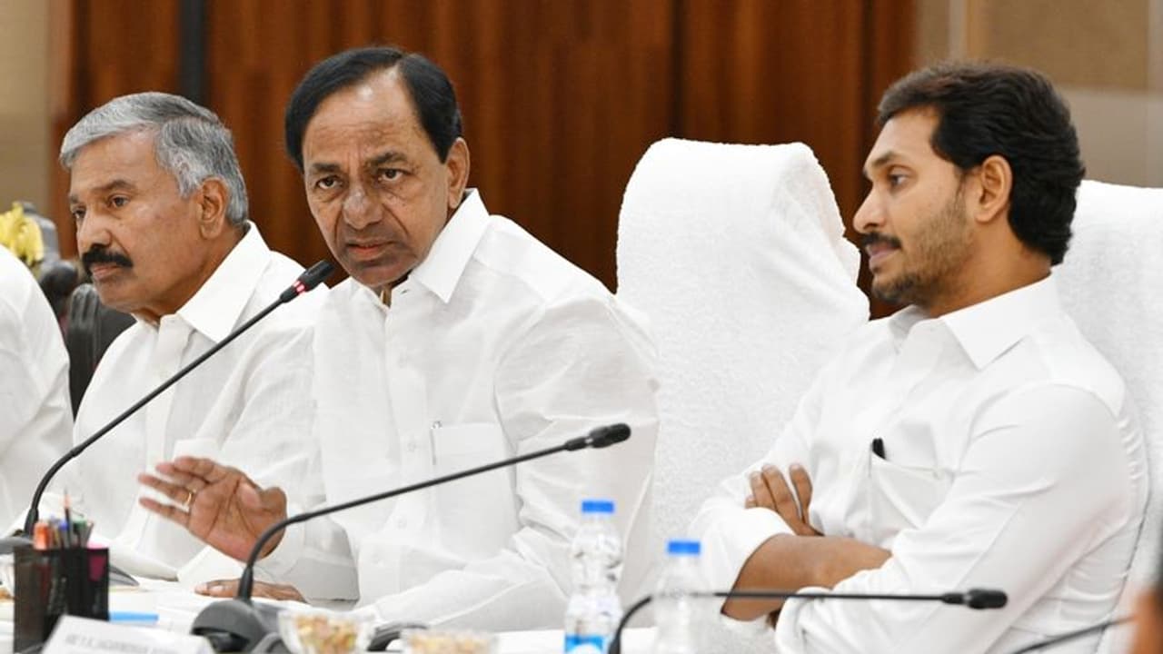 గోదావరి నీరు శ్రీశైలం తరలింపు: జగన్, కేసీఆర్ నిర్ణయం