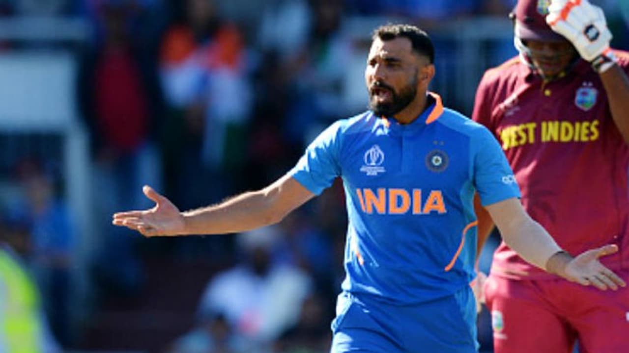 বোলিং এর সচিন, তারপরেও বারবার বঞ্চিত শামি ক্ষুব্ধ ভক্তকূল বোলিং এর সচিন, তারপরেও বারবার বঞ্চিত শামি ক্ষুব্ধ ভক্তকূল