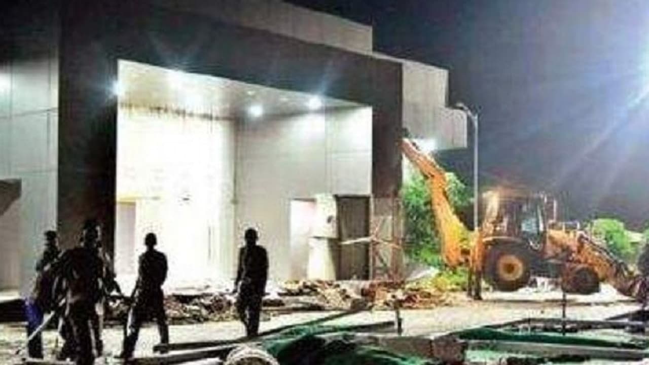 ప్రజావేదిక కూల్చి నేటికి మూడేళ్లు.. నిరసనకు టీడీపీ పిలుపు, చంద్రబాబు నివాసం వద్ద హైటెన్షన్