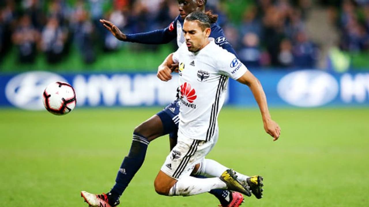 ময়দানে আরও এক সকারুর আগমন! কৃষ্ণের সখাকেও সই করালো এটিকে ময়দানে আরও এক সকারুর আগমন! কৃষ্ণের সখাকেও সই করালো এটিকে