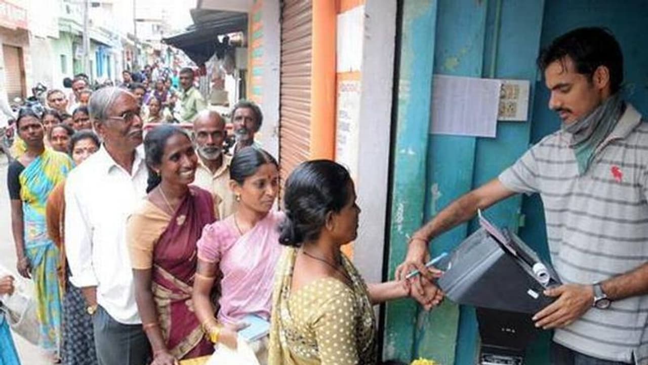 ನೋ ಸರ್ವರ್, ನೋ ರೇಷನ್: ಪಡಿತರ ತಗೊಳೊಕೆ ನಾಳೆ ಬನ್ನಿ..
