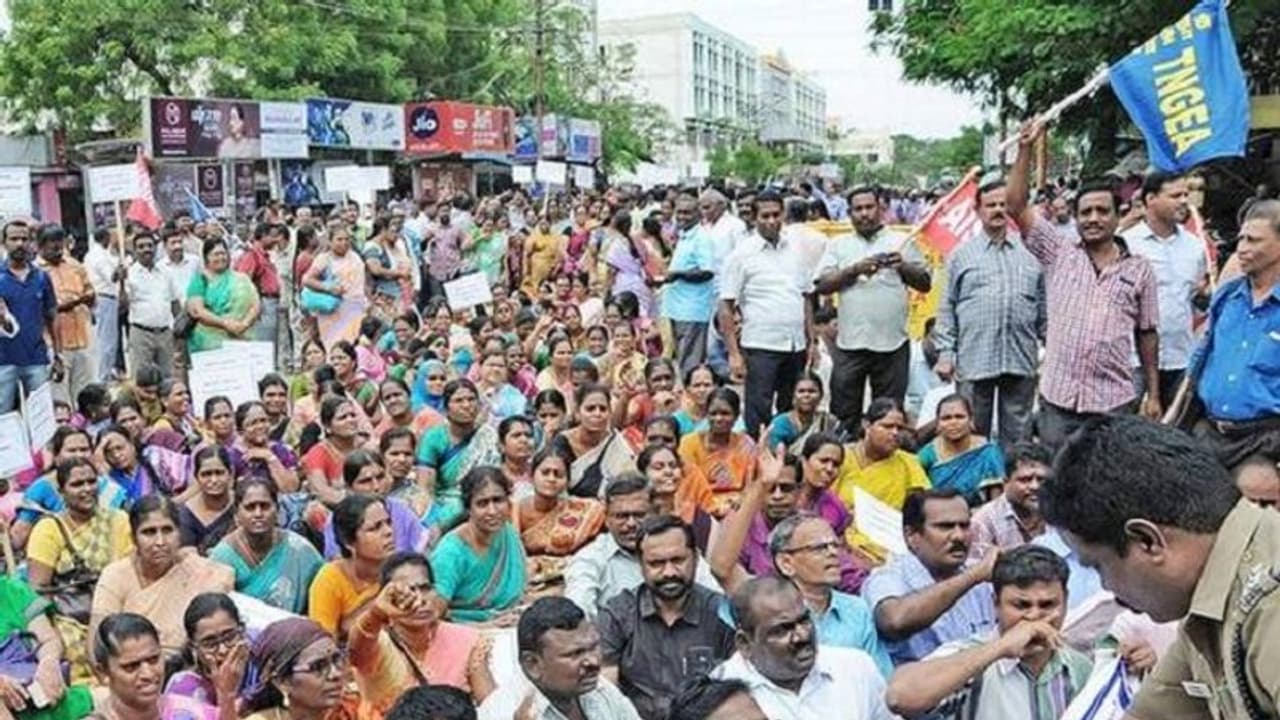 ಜು.1ರಿಂದ ಸರ್ಕಾರಿ ಶಿಕ್ಷಕರಿಂದ ಮುಷ್ಕರ ಜು.1ರಿಂದ ಸರ್ಕಾರಿ ಶಿಕ್ಷಕರಿಂದ ಮುಷ್ಕರ