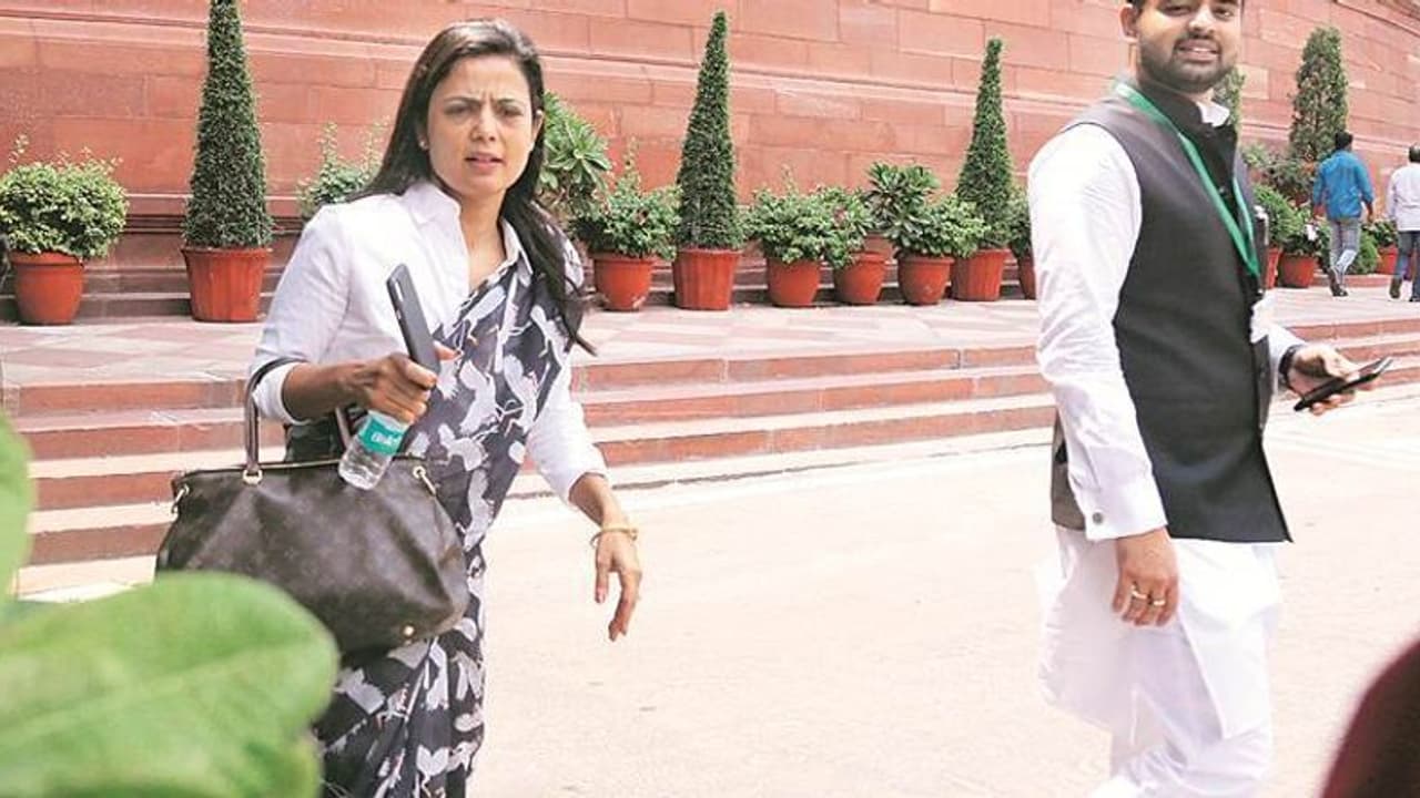 Mahua Moitra Slams PM: 'গঙ্গাস্নান অনেক হয়েছে', লাখিমপুরকাণ্ডে মোদীকে নিশানা মহুয়া মৈত্রের Mahua Moitra Slams PM: 'গঙ্গাস্নান অনেক হয়েছে', লাখিমপুরকাণ্ডে মোদীকে নিশানা মহুয়া মৈত্রের