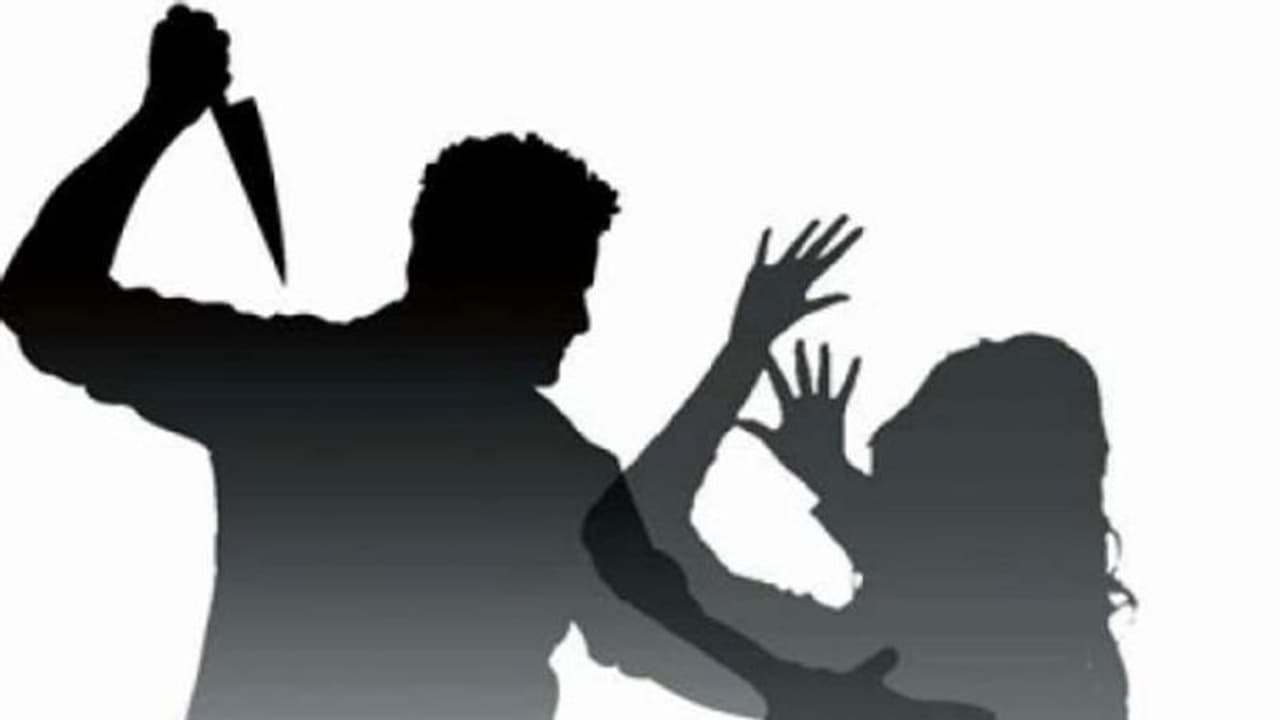 ಪ್ರೇಯಸಿಗೂ ಚಾಕುವಿನಿಂದ ಇರಿದು ತಾನೂ ಆತ್ಮಹತ್ಯೆಗೆ ಯತ್ನಿಸಿದ ಟೆಕ್ಕಿ ಪ್ರೇಯಸಿಗೂ ಚಾಕುವಿನಿಂದ ಇರಿದು ತಾನೂ ಆತ್ಮಹತ್ಯೆಗೆ ಯತ್ನಿಸಿದ ಟೆಕ್ಕಿ