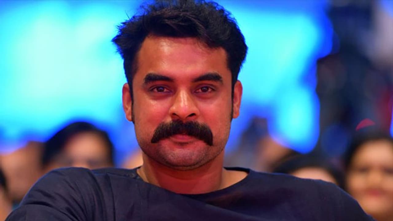 'മസിലുണ്ടാക്കാൻ ജിമ്മില് പോകുന്നത്ര എളുപ്പമല്ല പറമ്പില് പണിയെടുക്കുന്നത്'; ടൊവീനോ തോമസ് 'മസിലുണ്ടാക്കാൻ ജിമ്മില് പോകുന്നത്ര എളുപ്പമല്ല പറമ്പില് പണിയെടുക്കുന്നത്'; ടൊവീനോ തോമസ്