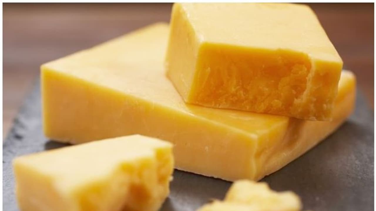 'സ്വര്ണത്തേക്കാള് വിലയേറിയ ചീസ്'; കാരണം കേട്ടാല് ഞെട്ടും 'സ്വര്ണത്തേക്കാള് വിലയേറിയ ചീസ്'; കാരണം കേട്ടാല് ഞെട്ടും