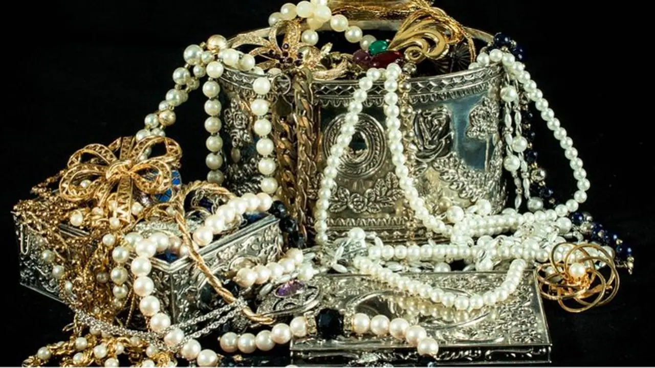 পালিশ ছাড়াই পরুন গয়না, ঘরোয়া উপায়ে ফিরে পান গয়নার হারানো জেল্লা পালিশ ছাড়াই পরুন গয়না, ঘরোয়া উপায়ে ফিরে পান গয়নার হারানো জেল্লা