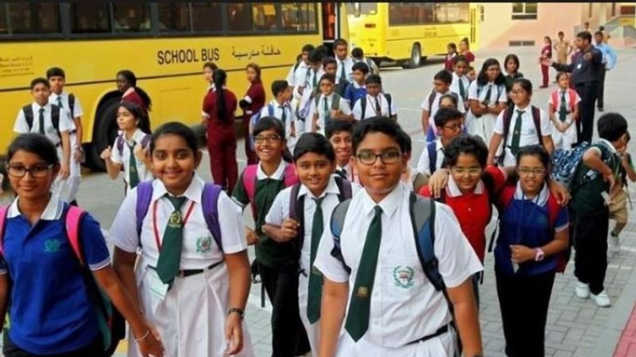 ఆర్టీసీ సమ్మె: దసరా సెలవుల పొడగింపుపై గందరగోళం ఆర్టీసీ సమ్మె: దసరా సెలవుల పొడగింపుపై గందరగోళం