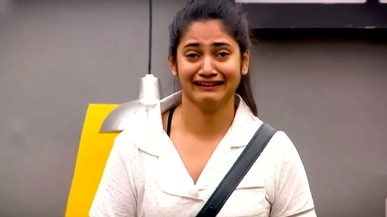 அண்ணா என்று அழைத்ததற்கு லாஸ்லியாவுக்கு தண்டனை கொடுத்த கவின்! திட்டி தீர்த்த ஆர்மி! அண்ணா என்று அழைத்ததற்கு லாஸ்லியாவுக்கு தண்டனை கொடுத்த கவின்! திட்டி தீர்த்த ஆர்மி!