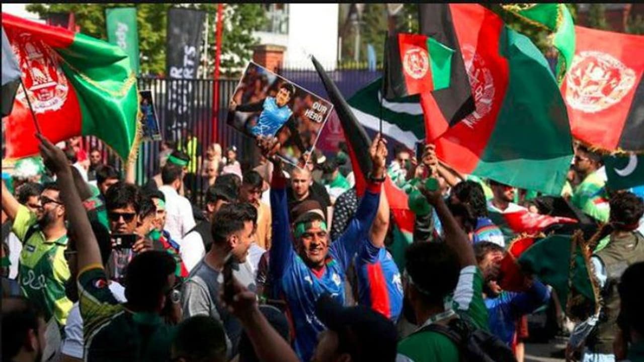 সমর্থকদের মারামারি, পাকিস্তান আফগানিস্তান ম্যাচে স্টেডিয়ামে তুলকালাম, দেখুন ভিডিও সমর্থকদের মারামারি, পাকিস্তান আফগানিস্তান ম্যাচে স্টেডিয়ামে তুলকালাম, দেখুন ভিডিও