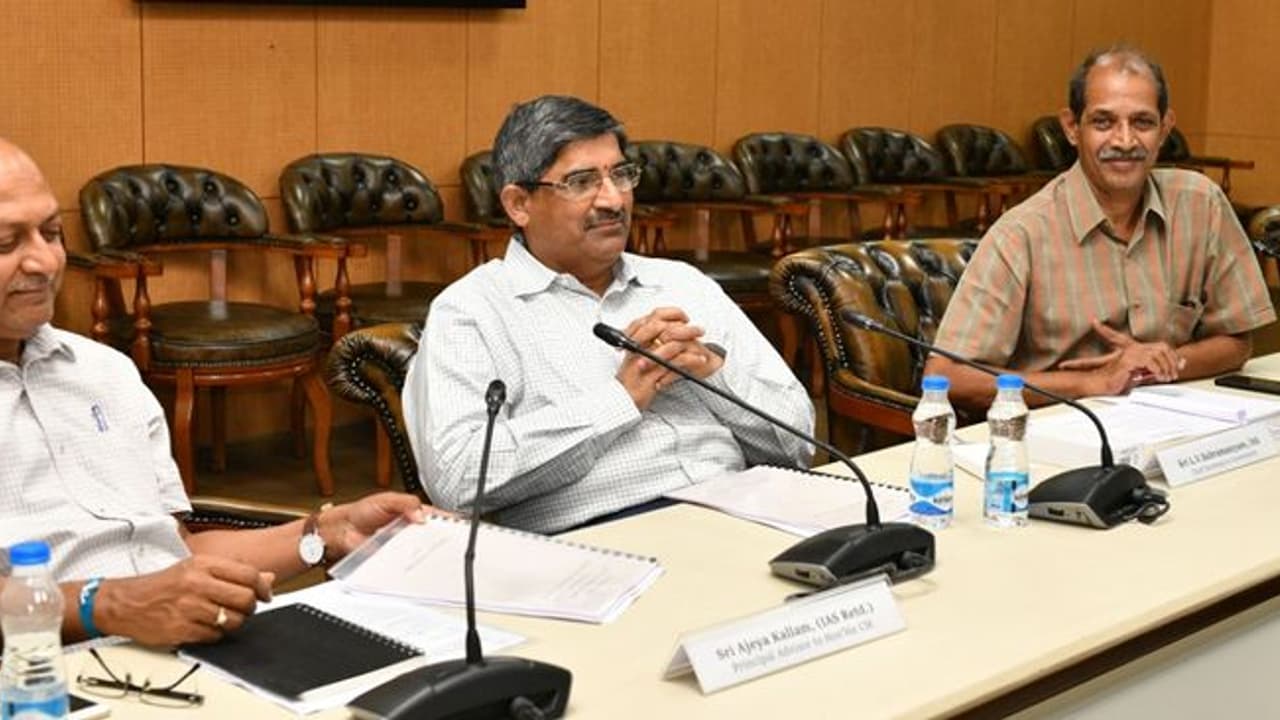 తెలుగు రాష్ట్రాల ఉన్నతాధికారుల సమావేశం: ఆస్తుల పంపకాలపై కీలక చర్చ తెలుగు రాష్ట్రాల ఉన్నతాధికారుల సమావేశం: ఆస్తుల పంపకాలపై కీలక చర్చ