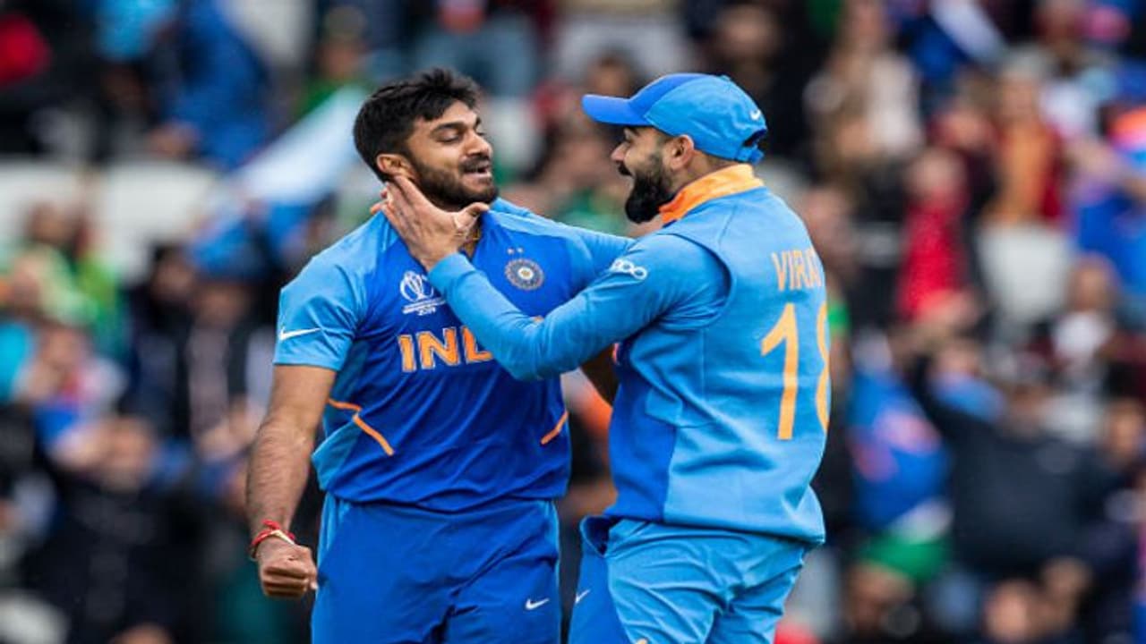 ইংল্যান্ড ম্যাচে দলে পন্থ না শঙ্করেই আস্থা, স্পষ্ট ইঙ্গিত দিলেন কোহলি ইংল্যান্ড ম্যাচে দলে পন্থ না শঙ্করেই আস্থা, স্পষ্ট ইঙ্গিত দিলেন কোহলি