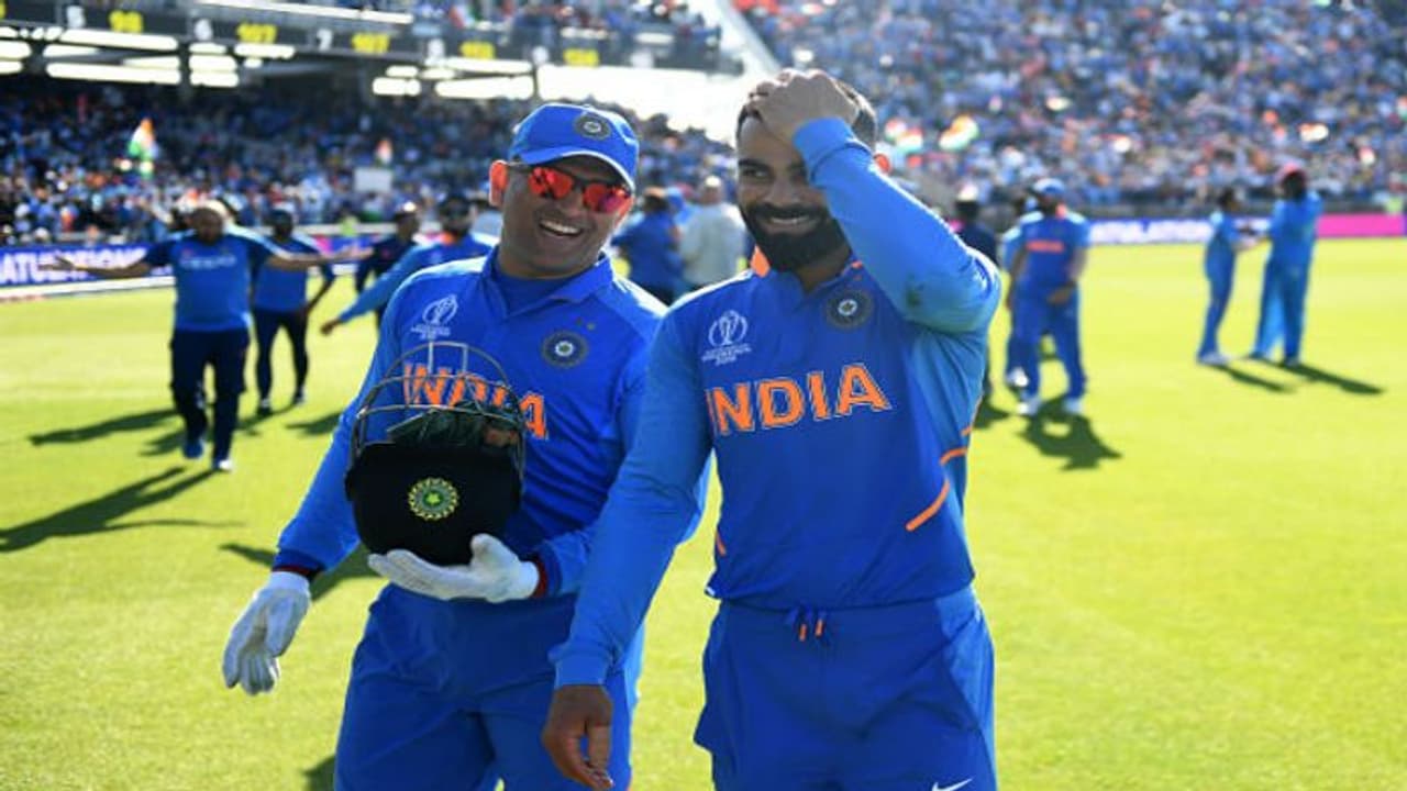 আফগানিস্তান ম্যাচের পরে কী করছিলেন ধোনি, ফাঁস করলেন বিরাট কোহলি আফগানিস্তান ম্যাচের পরে কী করছিলেন ধোনি, ফাঁস করলেন বিরাট কোহলি