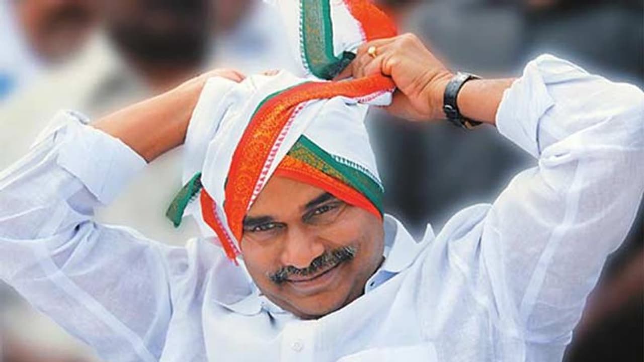 వైఎస్ రాజశేఖర్ రెడ్డి ఎప్పుడు చనిపోయారు..? గ్రూప్ 2 ప్రశ్న వైఎస్ రాజశేఖర్ రెడ్డి ఎప్పుడు చనిపోయారు..? గ్రూప్ 2 ప్రశ్న