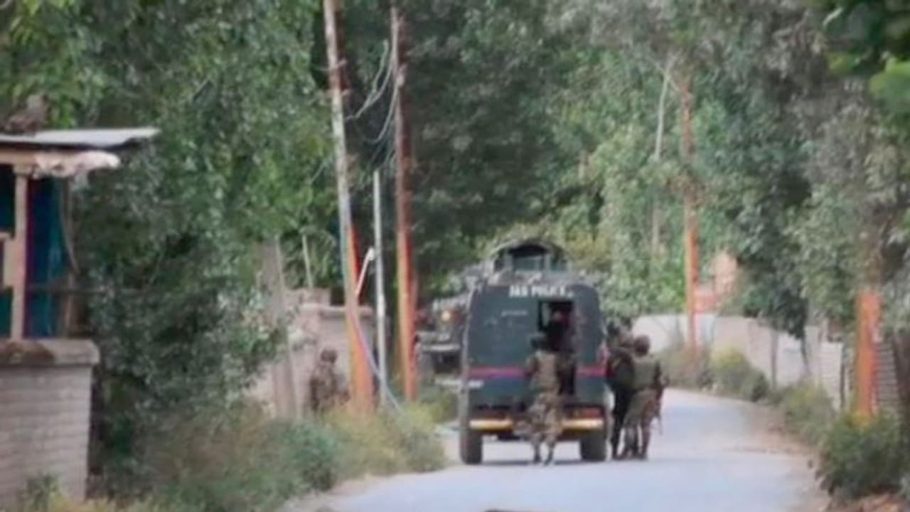 ফের সন্ত্রাসবাদী হামলা উপত্যকায়, গুরুতর আহত এক শিশু কন্যা সহ চার ফের সন্ত্রাসবাদী হামলা উপত্যকায়, গুরুতর আহত এক শিশু কন্যা সহ চার