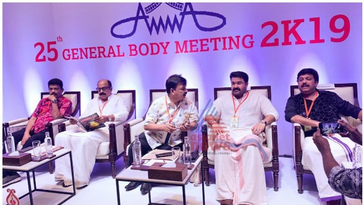  മോഹന്‍ലാല്‍ മൂന്നാം തവണയും 'അമ്മ' പ്രസിഡന്‍റാകും, എതിരില്ല: ജനറല്‍ സെക്രട്ടറി സ്ഥാനത്തേക്ക് കടുത്ത മത്സരം