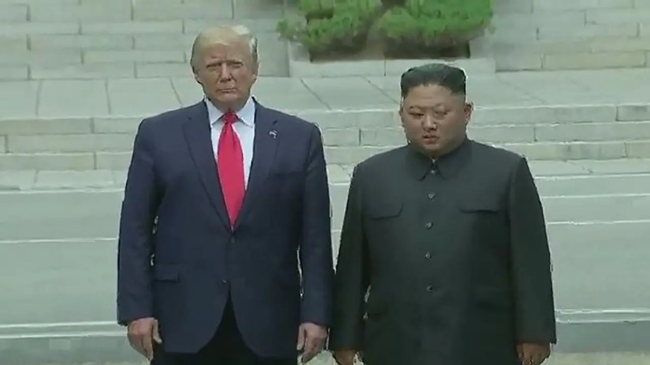 ಐತಿಹಾಸಿಕ ಹೆಜ್ಜೆ: ಉ.ಕೊರಿಯಾಗೆ ಕಾಲಿಟ್ಟ ಟ್ರಂಪ್! ಐತಿಹಾಸಿಕ ಹೆಜ್ಜೆ: ಉ.ಕೊರಿಯಾಗೆ ಕಾಲಿಟ್ಟ ಟ್ರಂಪ್!