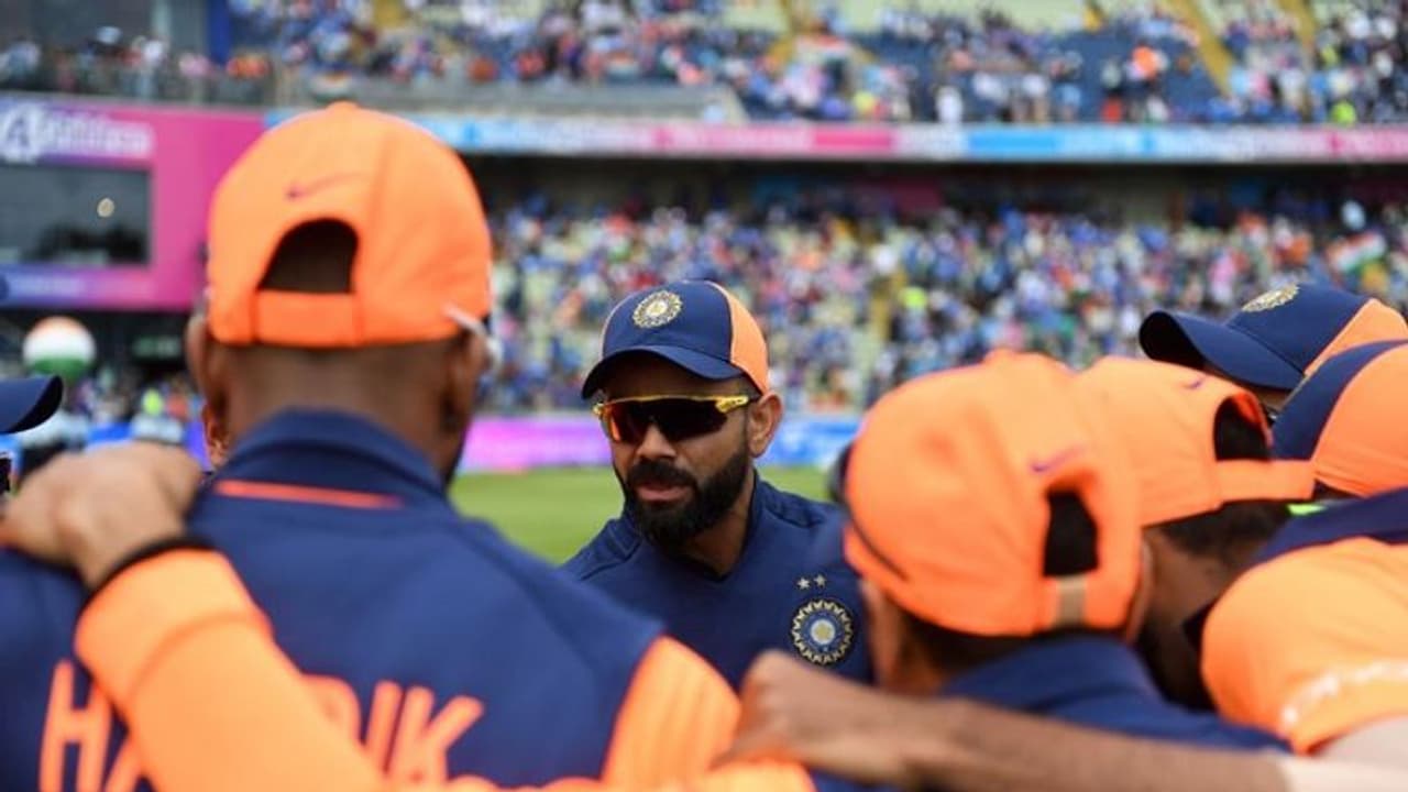 ಟೀಂ ಇಂಡಿಯಾ ಕ್ರಿಕೆಟಿಗರ ಖಾಸಗಿತನಕ್ಕೆ ಅಡ್ಡಿ 3 ಅತಿಥಿಗಳಿಗೆ ವಾರ್ನಿಂಗ್! ಟೀಂ ಇಂಡಿಯಾ ಕ್ರಿಕೆಟಿಗರ ಖಾಸಗಿತನಕ್ಕೆ ಅಡ್ಡಿ 3 ಅತಿಥಿಗಳಿಗೆ ವಾರ್ನಿಂಗ್!