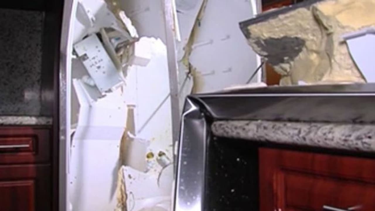 ഫ്രിഡ്ജ് പൊട്ടിത്തെറിച്ച് ഒരു കുടുംബത്തിലെ മൂന്ന് പേര് മരിച്ച സംഭവം; നമ്മള് കരുതേണ്ട ചിലത്... ഫ്രിഡ്ജ് പൊട്ടിത്തെറിച്ച് ഒരു കുടുംബത്തിലെ മൂന്ന് പേര് മരിച്ച സംഭവം; നമ്മള് കരുതേണ്ട ചിലത്...