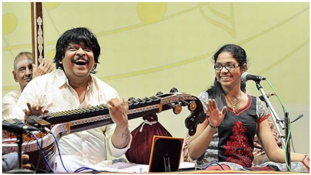 பிக்பாஸ் மோகன் வைத்யாவின் ஸ்மால் பிரதர் ராஜேஷ் வைத்யாவின் சரித்திர சாதனை... பிக்பாஸ் மோகன் வைத்யாவின் ஸ்மால் பிரதர் ராஜேஷ் வைத்யாவின் சரித்திர சாதனை...