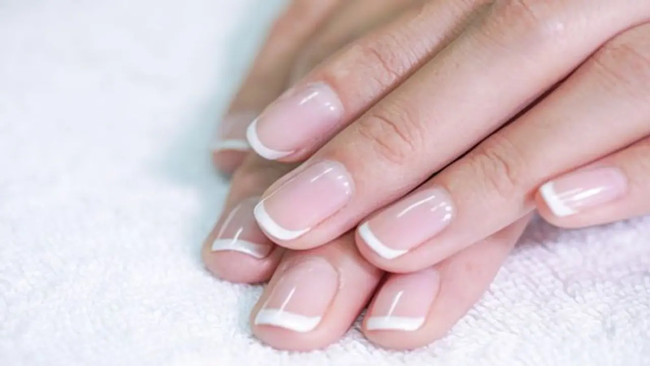 নেল পলিশ না পরেই নখ রাখুন ঝকঝকে, রইল সহজ ঘরোয়া উপায় নেল পলিশ না পরেই নখ রাখুন ঝকঝকে, রইল সহজ ঘরোয়া উপায়