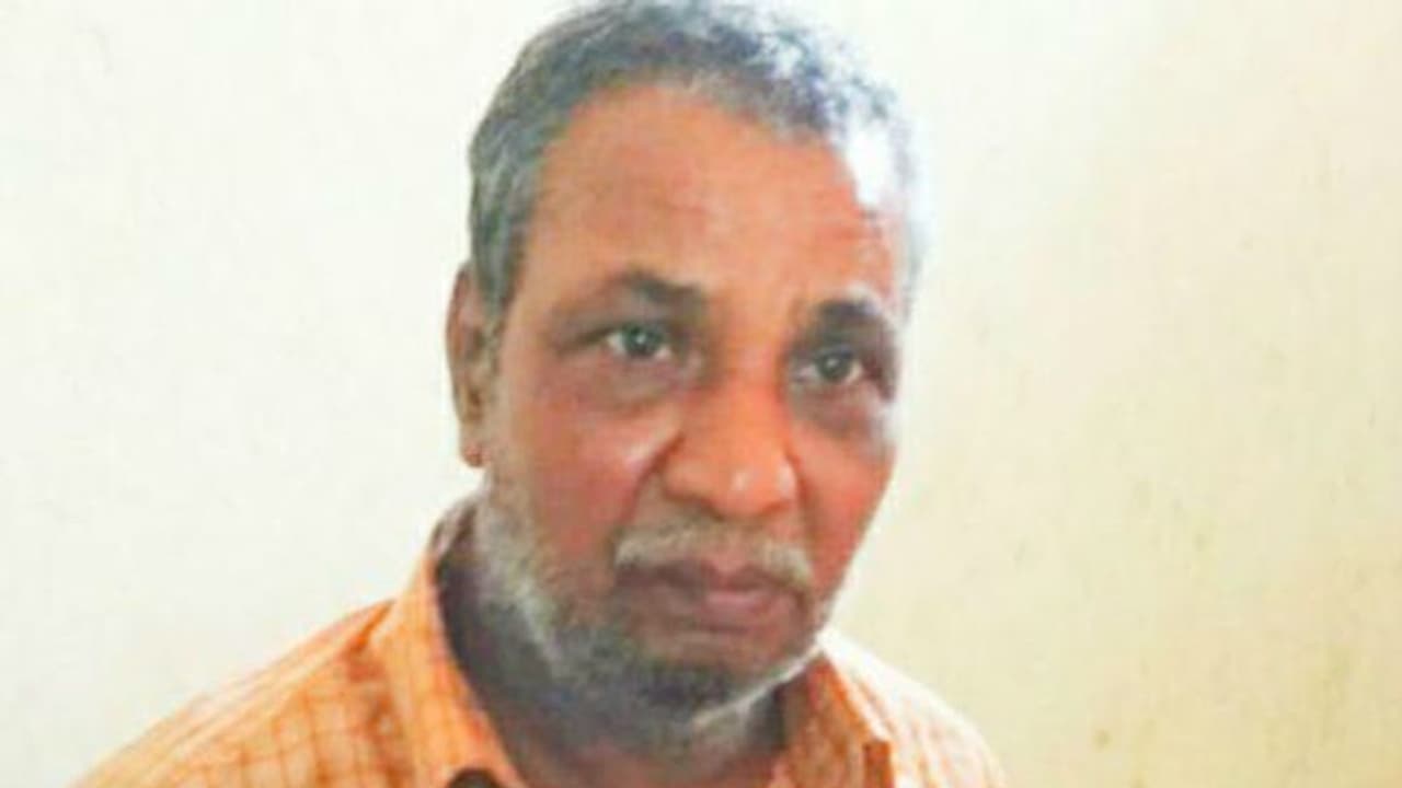 கடைக்கு வரும் சிறுமிகளை மிட்டாய் கொடுத்து சீரழித்த கடைக்காரன்... தேனியில் காம வெறி கிழவனின் அட்டூழியம்... கடைக்கு வரும் சிறுமிகளை மிட்டாய் கொடுத்து சீரழித்த கடைக்காரன்... தேனியில் காம வெறி கிழவனின் அட்டூழியம்...